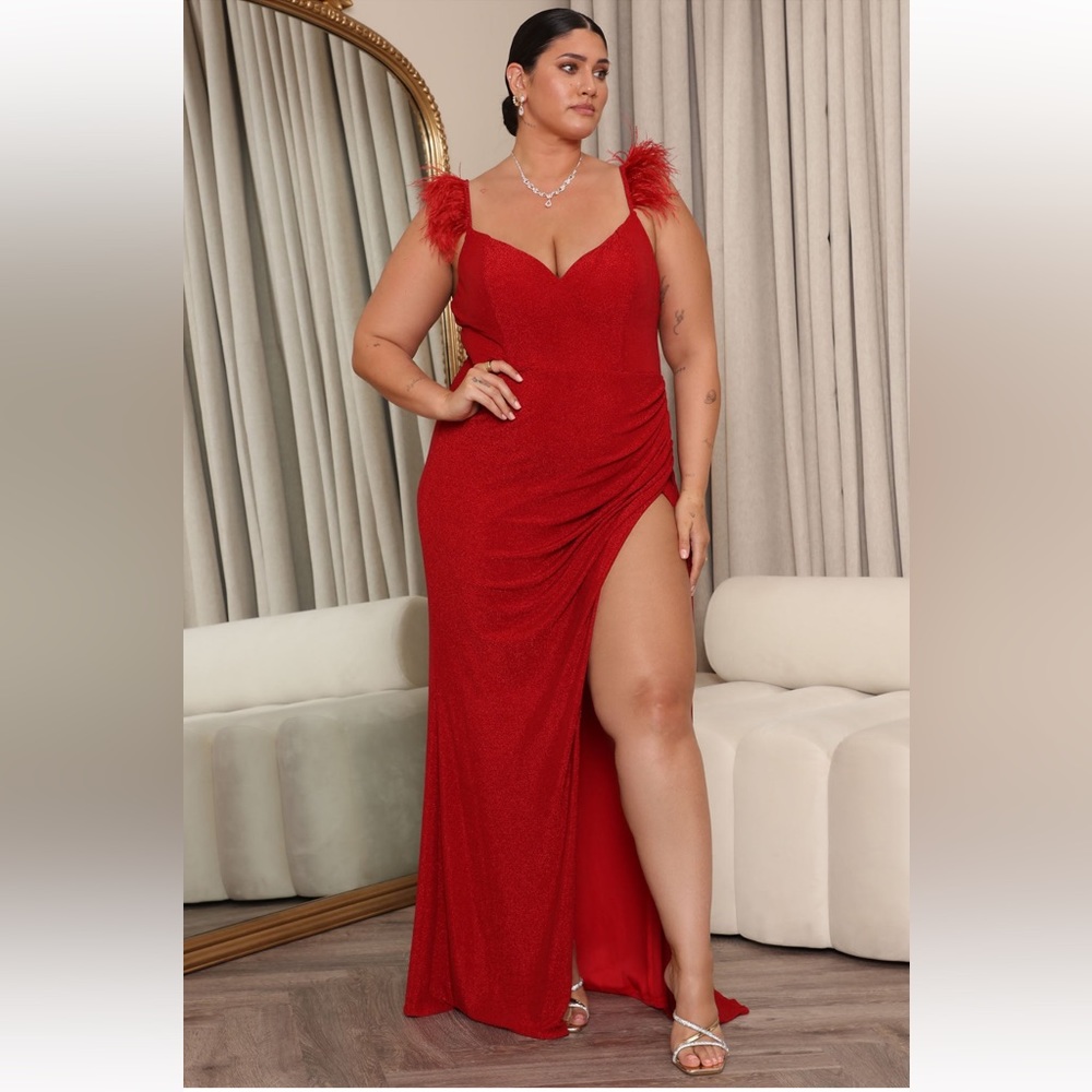 ✨🎲FLASH SALE🎲✨Plus Size 2x Red FloorLength Cocktail gown w/fur accent shoulder